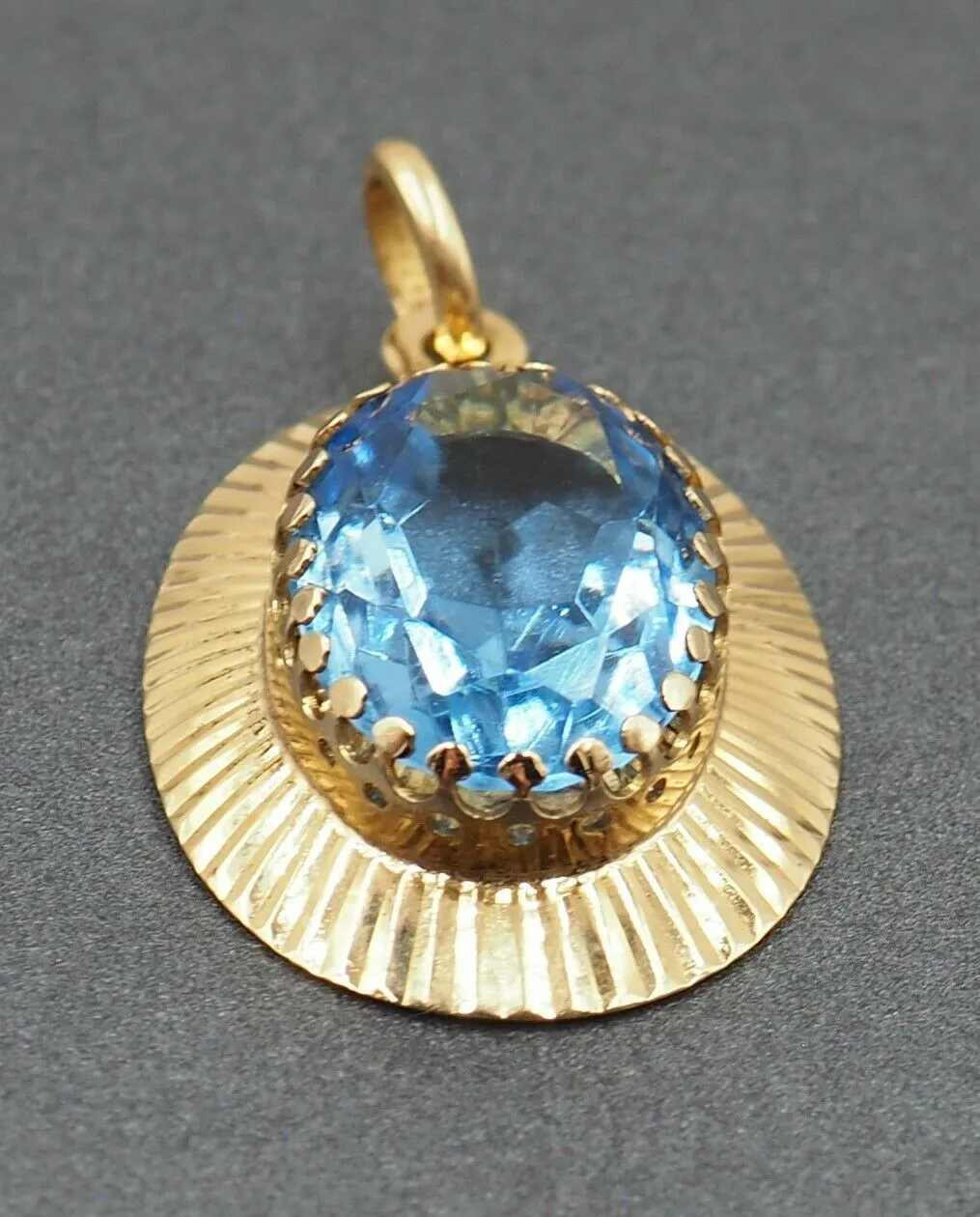 18ct Yellow Gold & Blue Paste Pendant