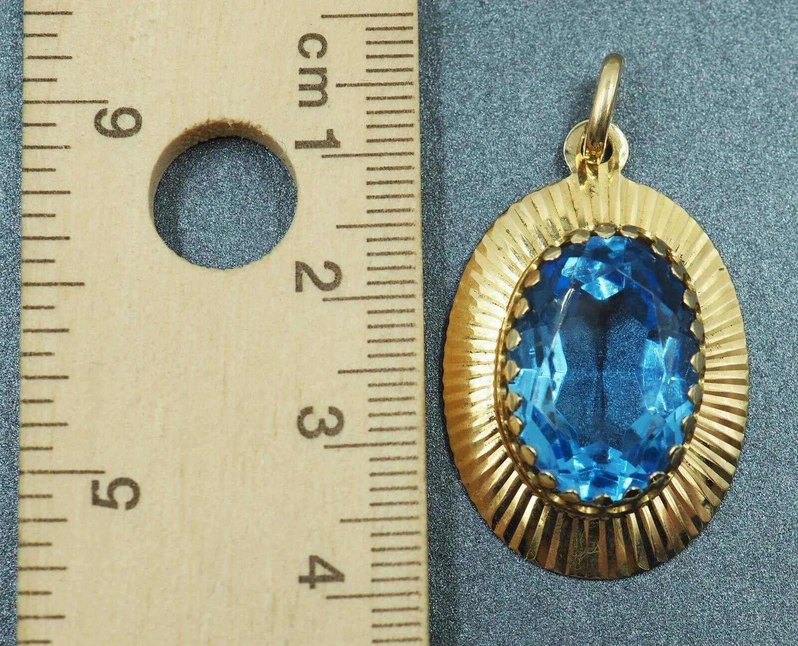 18ct Yellow Gold & Blue Paste Pendant