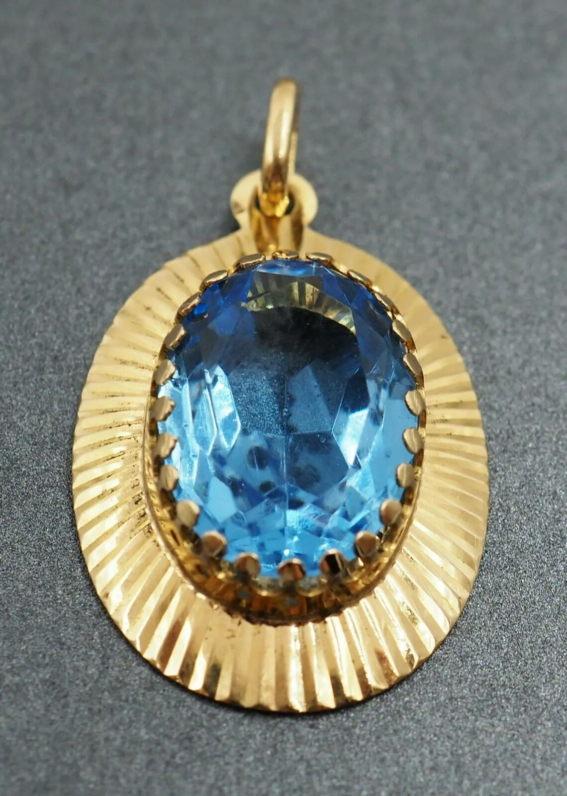 18ct Yellow Gold & Blue Paste Pendant
