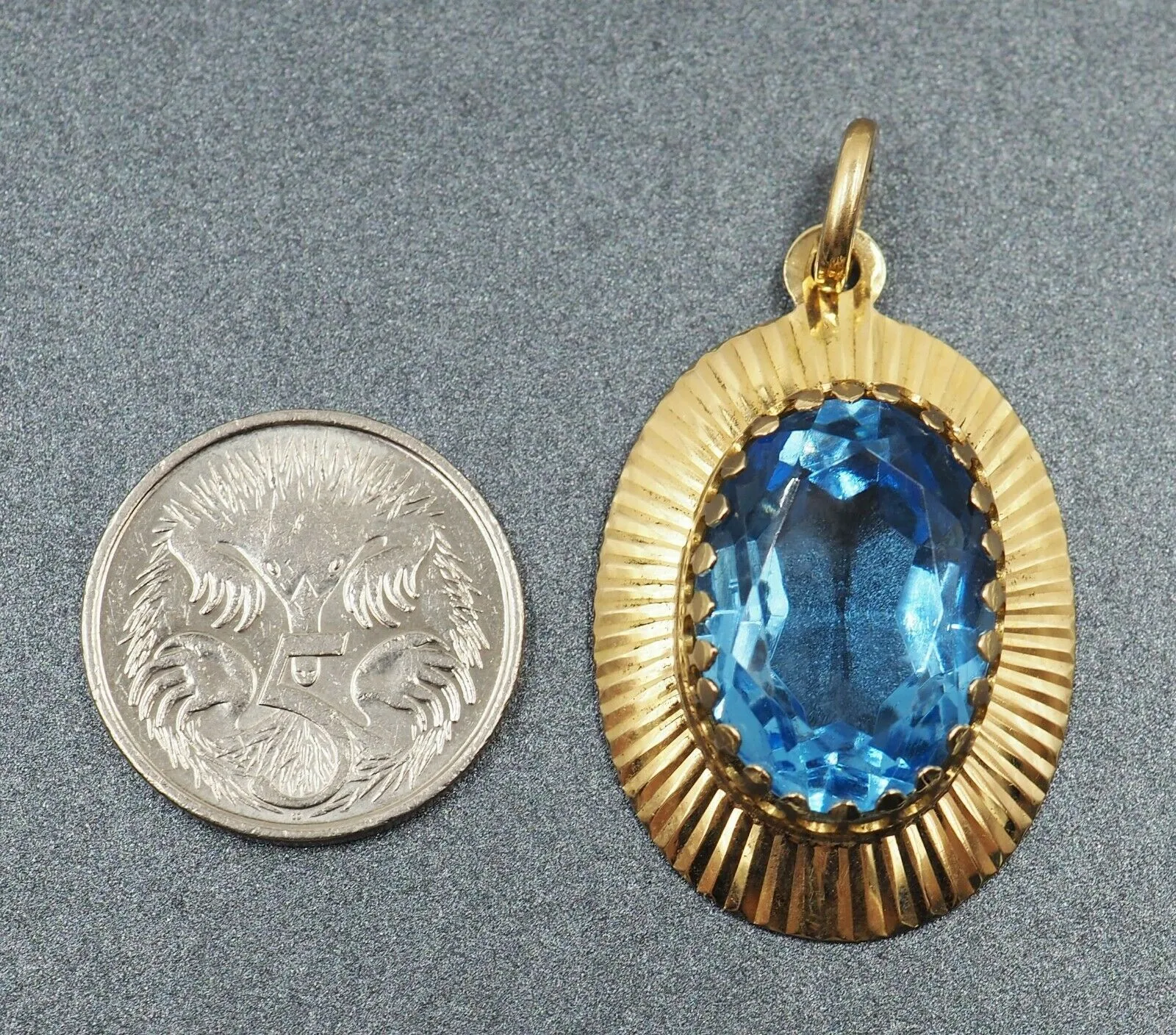 18ct Yellow Gold & Blue Paste Pendant