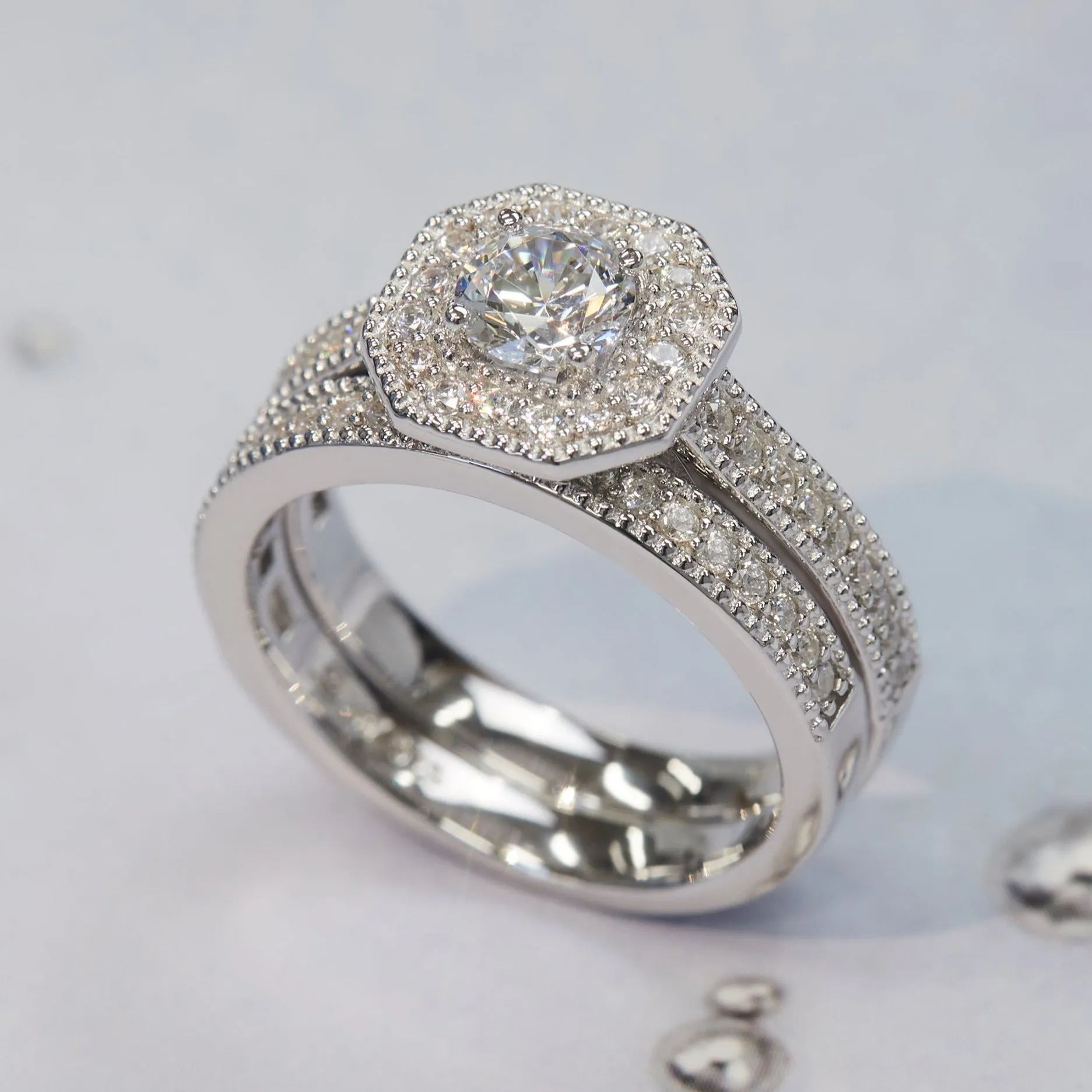 Brilliant 0.5 CT Vintage Halo Ring Set