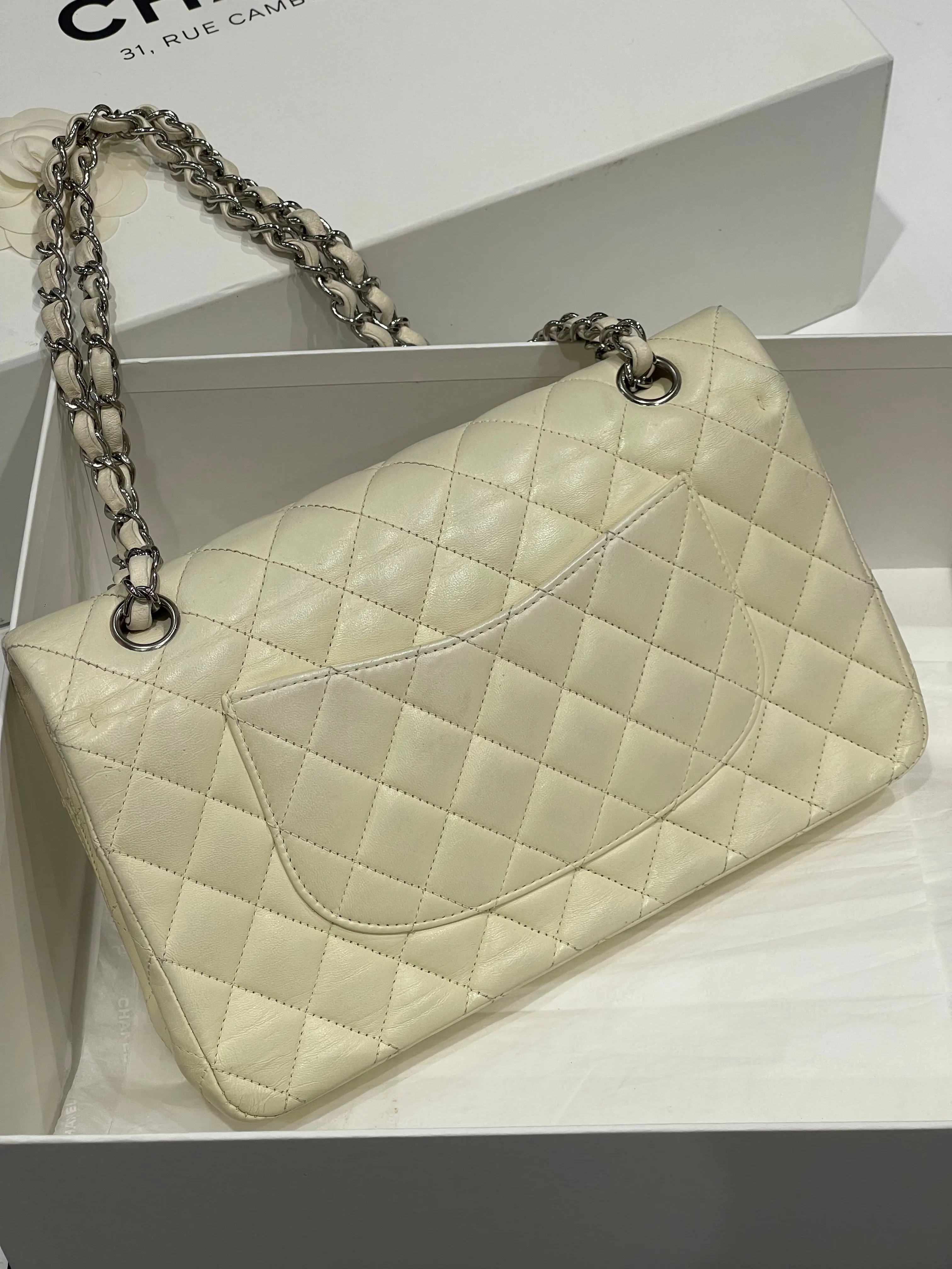 Chanel - Sac classique timeless ivoire