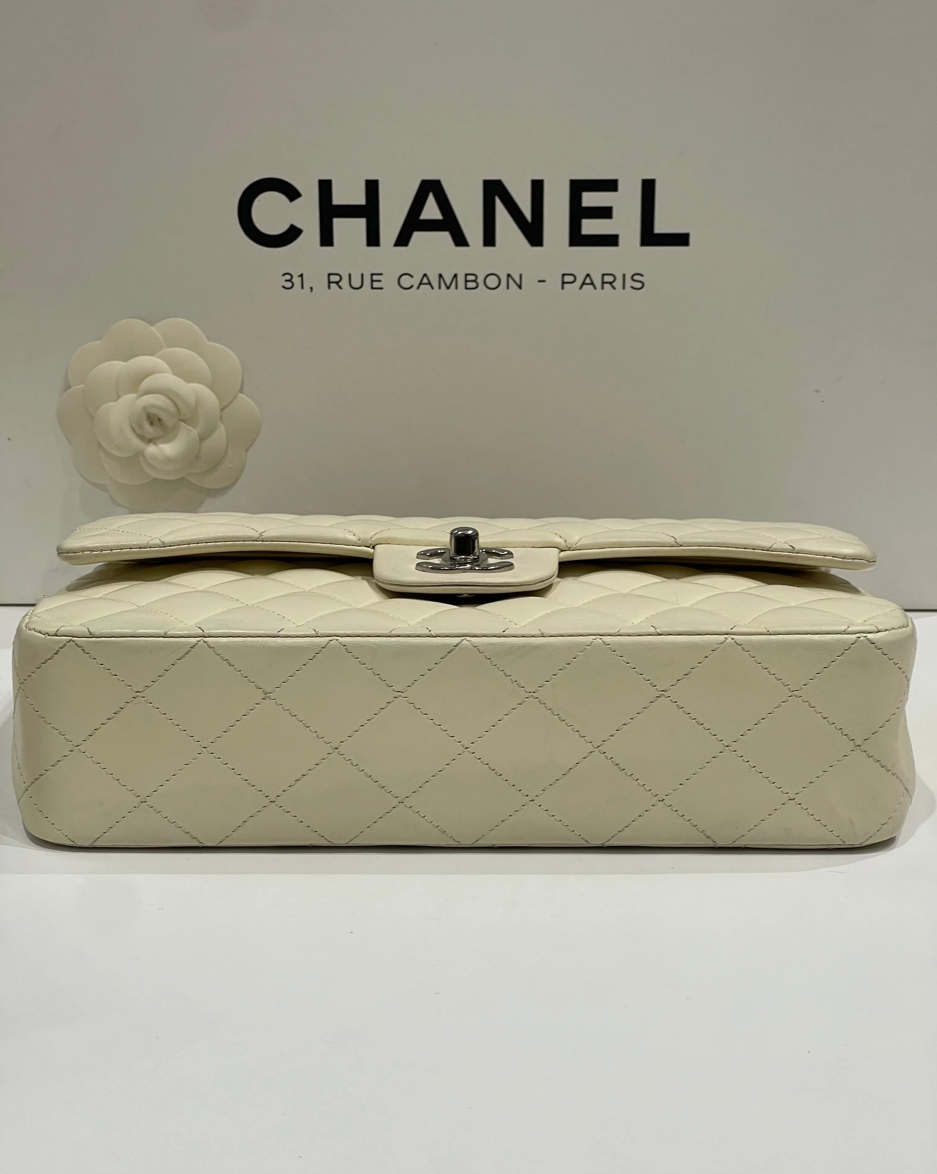 Chanel - Sac classique timeless ivoire