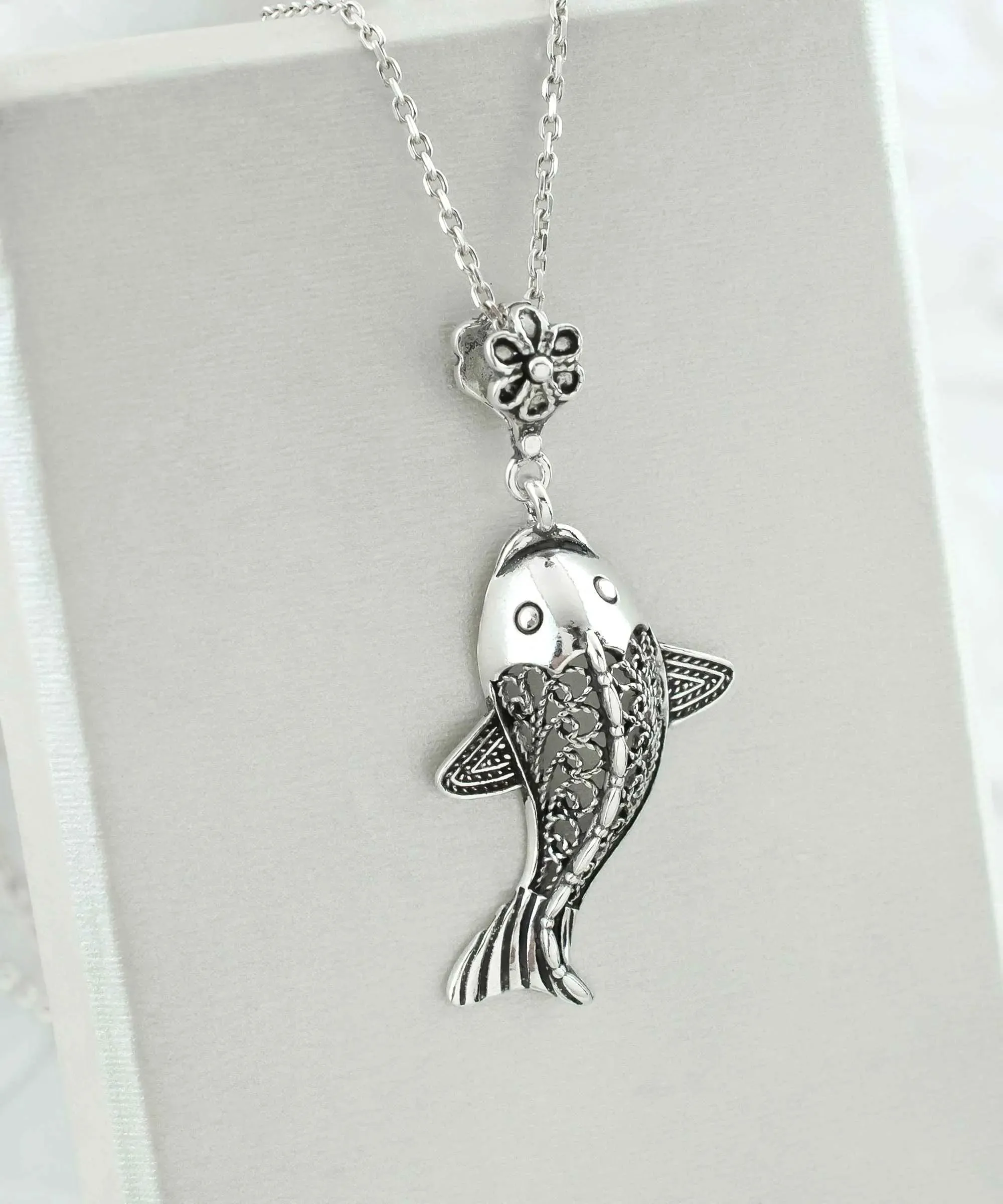 Filigree Art Fish Figured Women Silver Pendant Necklace
